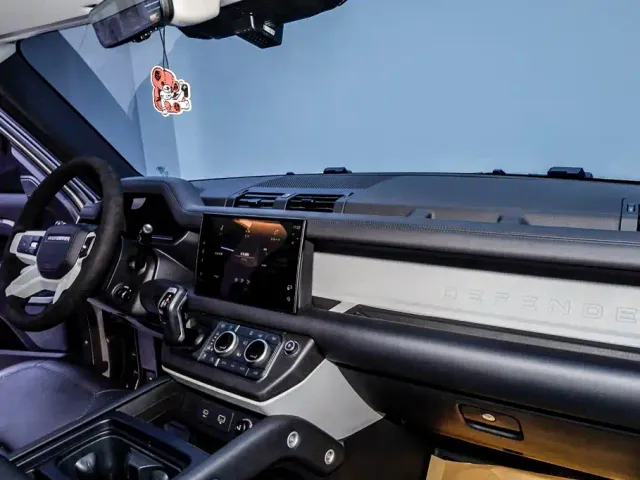 Land Rover Defender — Фото автомобиля 28