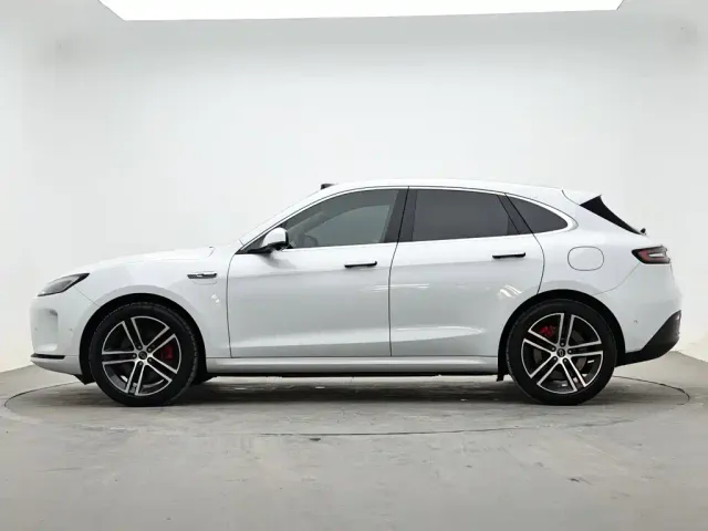 Aito M5 — Фото автомобиля 6