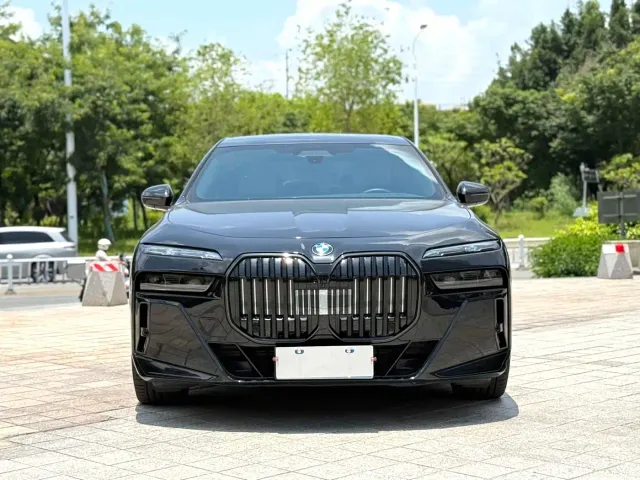 BMW 7 Series — Фото автомобиля 2