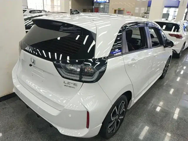 Honda LIFE 2021 1.5L CVT SPORT Heartbeat Edition — Фото автомобиля 6