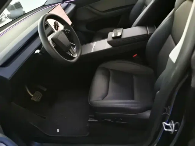 Tesla Model Y — Фото автомобиля 14