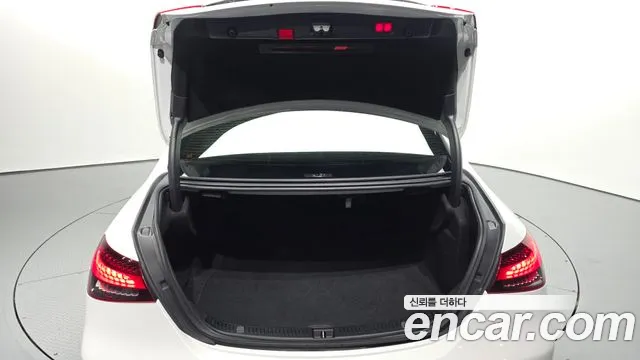Mercedes-Benz E-Class — Фото автомобиля 20