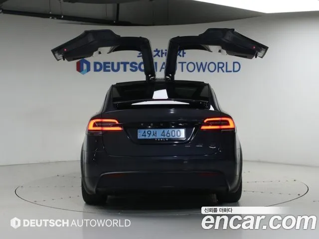 Tesla Model X — Фото автомобиля 4