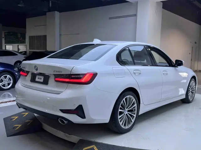 BMW 3 Series — Фото автомобиля 6