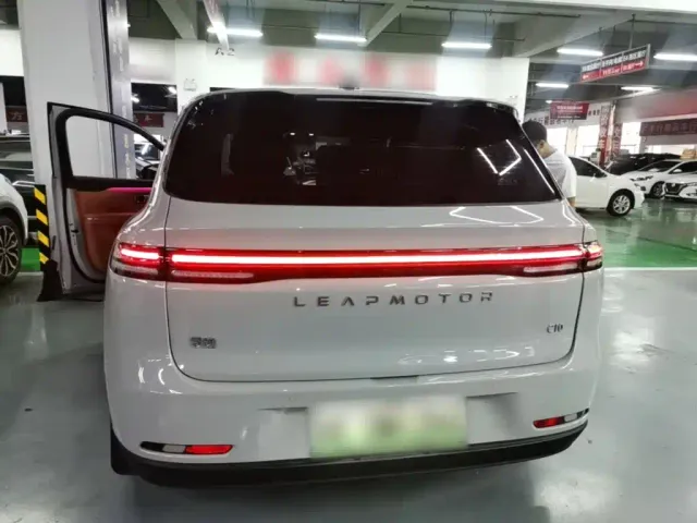 Leapmotor C10 — Фото автомобиля 5