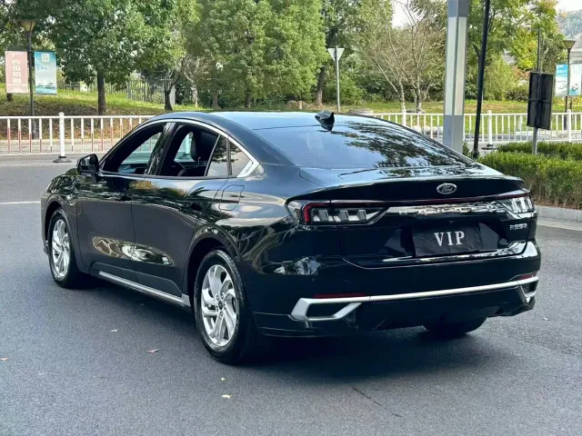 Ford Mondeo — Фото автомобиля 6