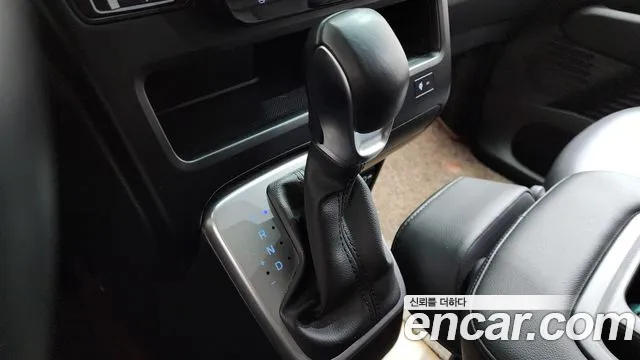 Hyundai Staria Staria 4WD Tourer 9 мест — Фото автомобиля 9