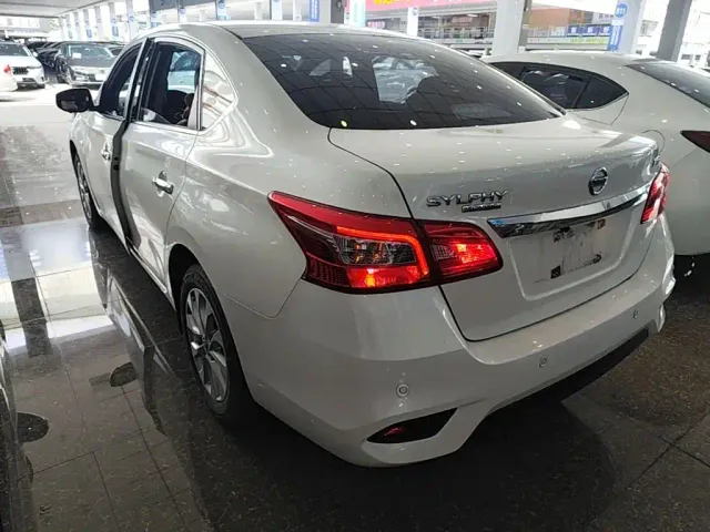 Nissan Sylphy — Фото автомобиля 4