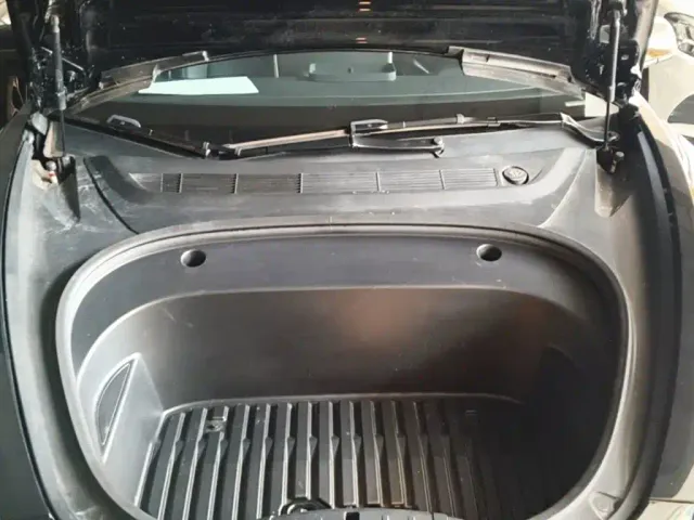 Tesla Model 3 — Фото автомобиля 19