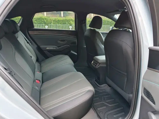 BYD Qin L — Фото автомобиля 14