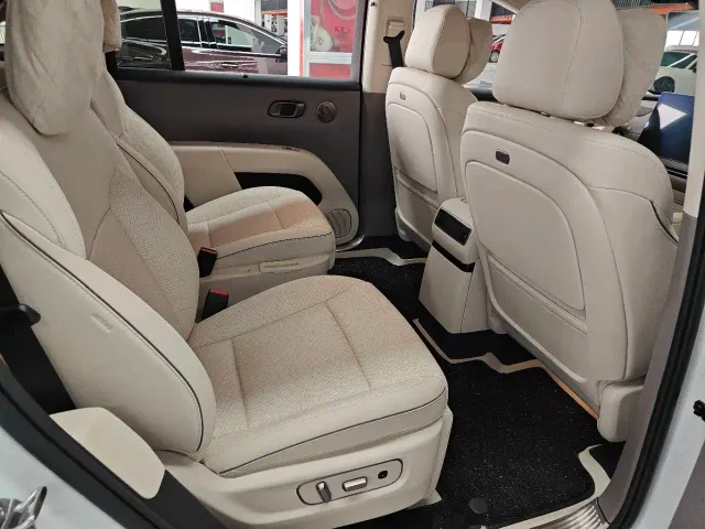 Li Auto Li i8 2025 Standard Edition — Фото автомобиля 8