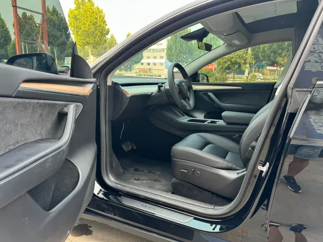 Tesla Model Y — Фото автомобиля 7