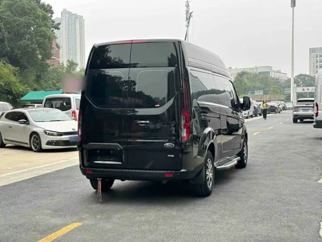Ford Transit — Фото автомобиля 12