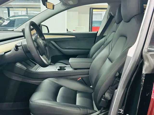 Tesla Model Y — Фото автомобиля 8