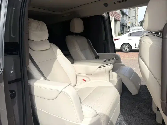 Li Auto MEGA — Фото автомобиля 8