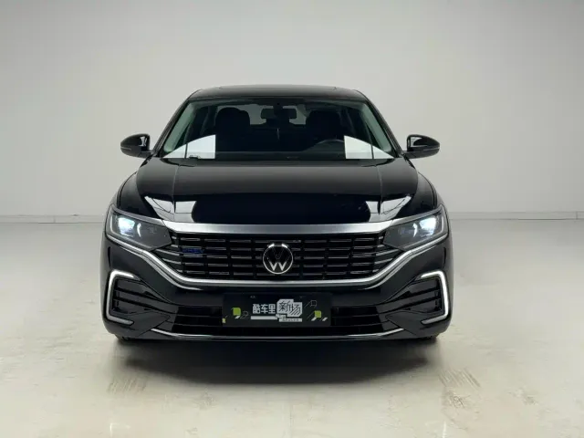 Volkswagen Passat — Фото автомобиля 2