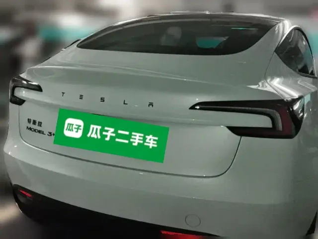 Tesla Model 3 — Фото автомобиля 3