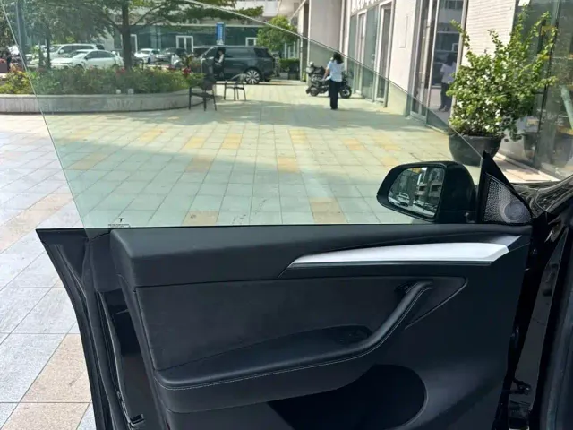 Tesla Model Y — Фото автомобиля 12