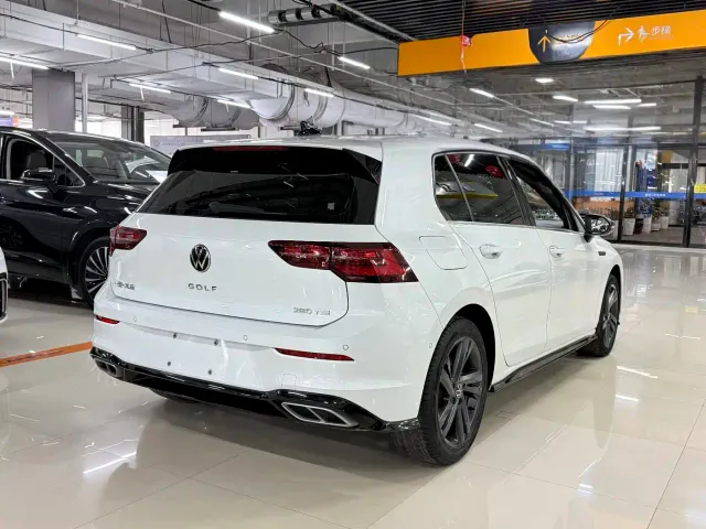 Volkswagen Golf — Фото автомобиля 4