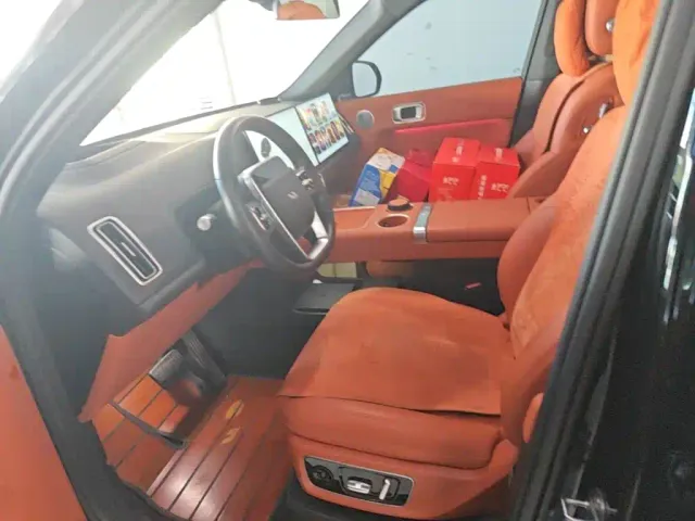 Li Auto L9 — Фото автомобиля 14