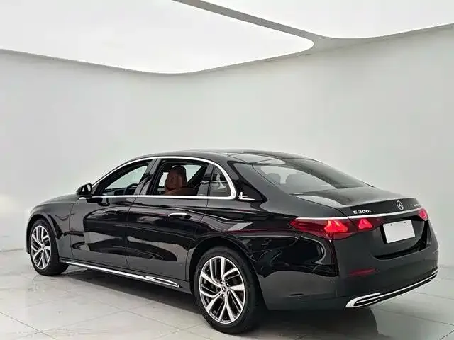 Mercedes-Benz E-Class — Фото автомобиля 5