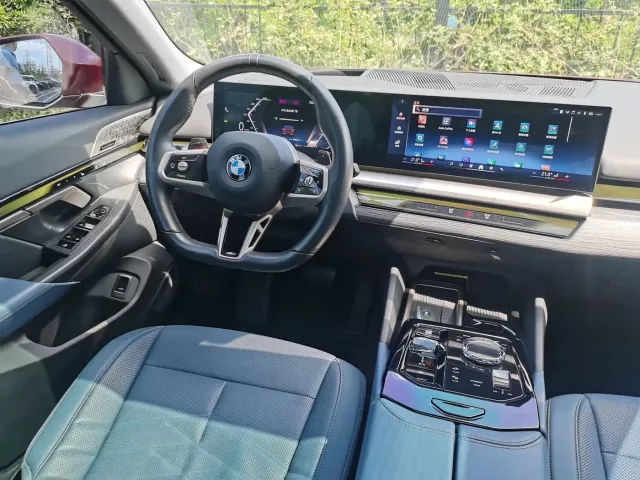 BMW 5 Series — Фото автомобиля 23