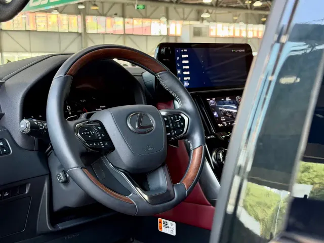 Lexus LX — Фото автомобиля 5