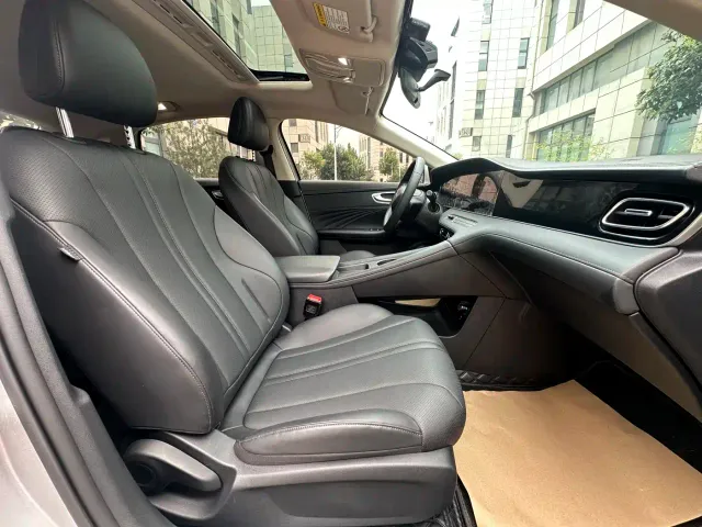 Roewe D7 — Фото автомобиля 11