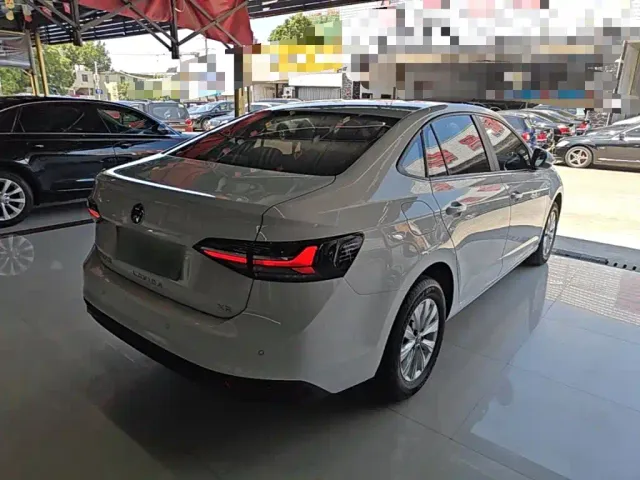 Volkswagen Lavida — Фото автомобиля 6