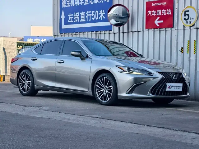 Lexus ES — Фото автомобиля 3