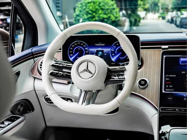 Mercedes-Benz EQE SUV — Фото автомобиля 18