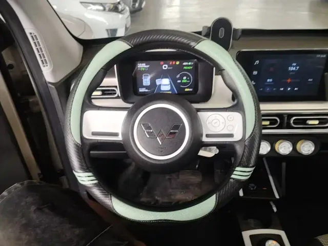 Wuling Hongguang Mini EV — Фото автомобиля 10