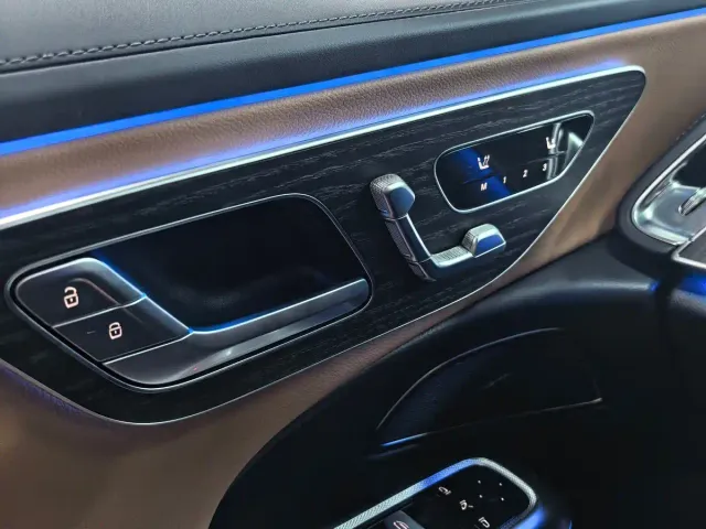 Mercedes-Benz E-Class — Фото автомобиля 11