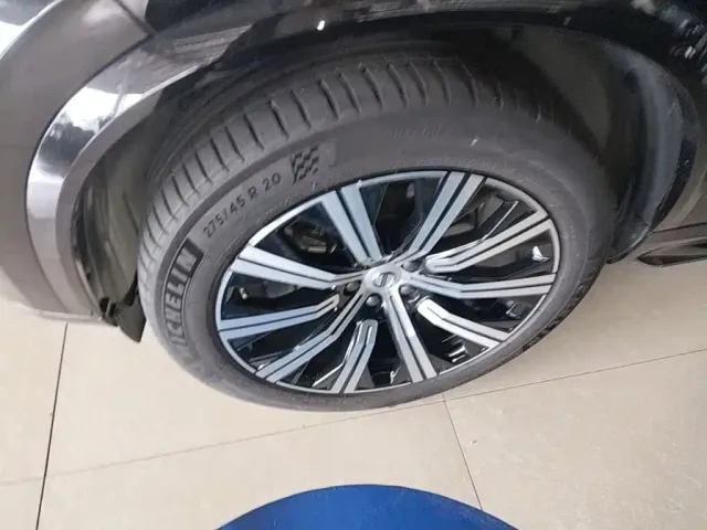 Volvo XC90 — Фото автомобиля 22