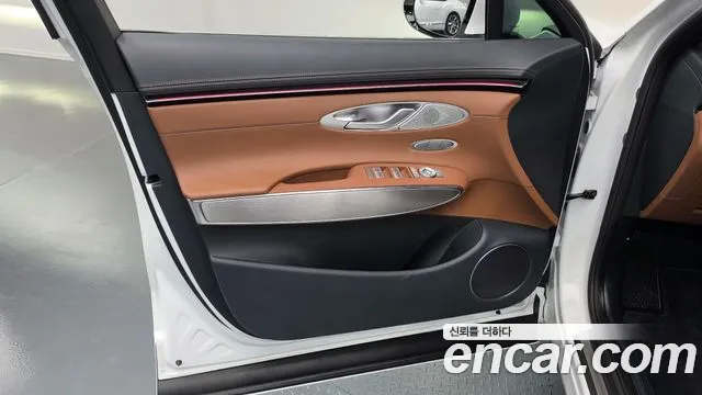 Genesis GV70 — Фото автомобиля 13