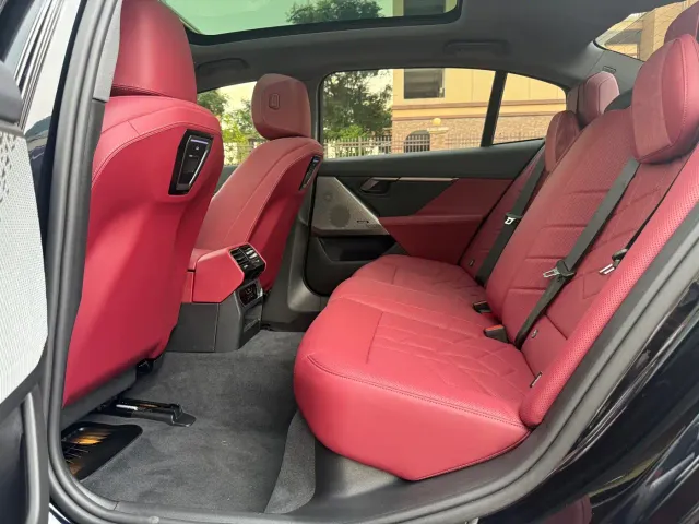 BMW 5 Series — Фото автомобиля 5