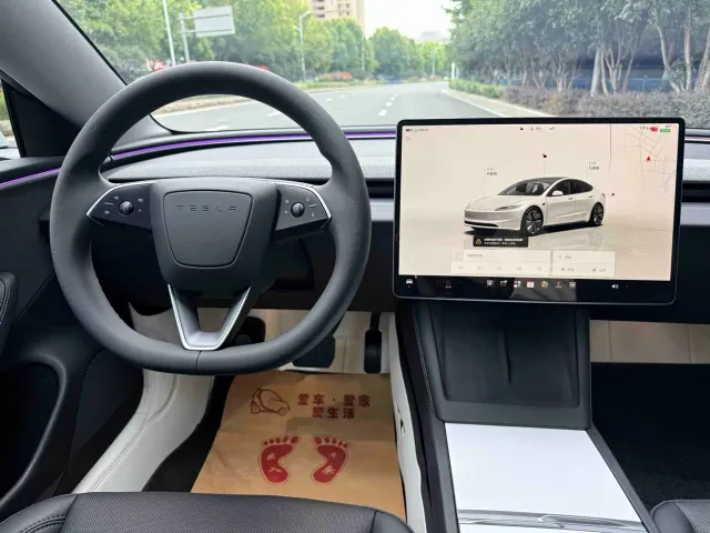 Tesla Model 3 — Фото автомобиля 15