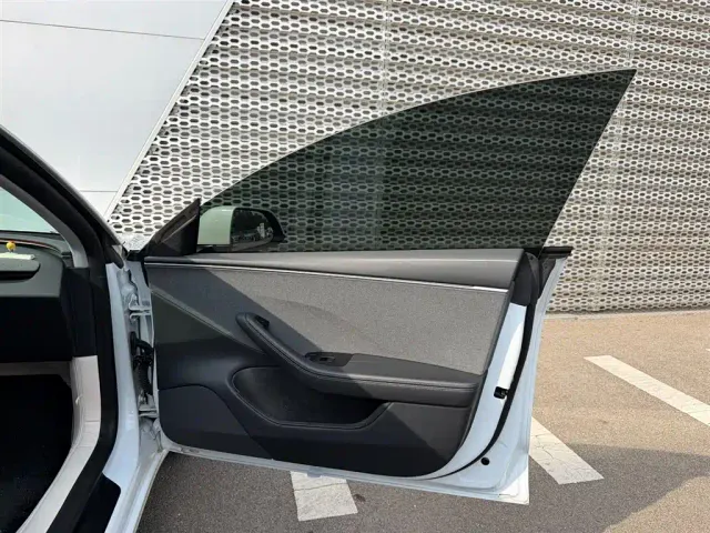 Tesla Model 3 — Фото автомобиля 14