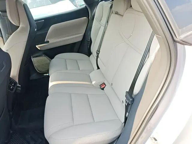 Volvo XC70 Plug-in Hybrid — Фото автомобиля 6