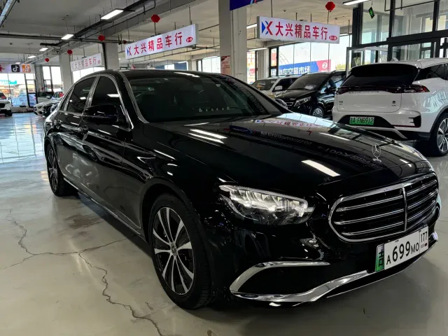 Mercedes-Benz E-Class — Фото автомобиля 3