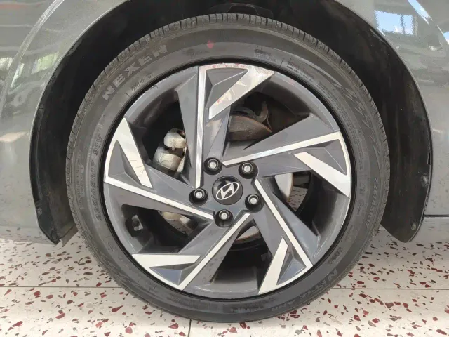 Hyundai Elantra — Фото автомобиля 20