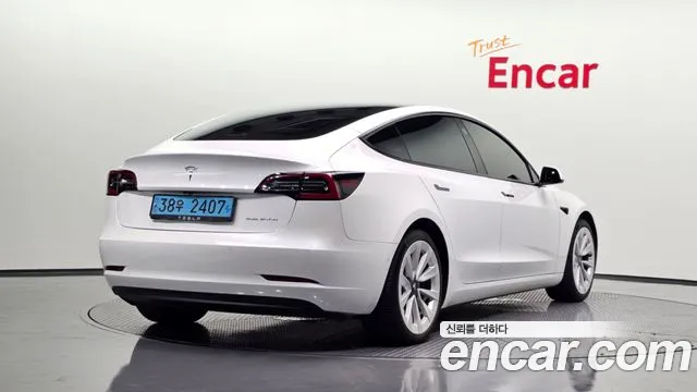 Фотография автомобиля — Tesla Model 3