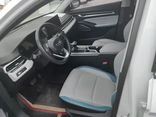 Geely Emgrand — Фото автомобиля 9