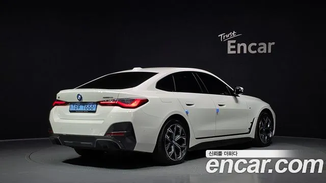 BMW i4 — Фото автомобиля 2