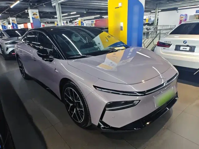 Xpeng P7+ — Фото автомобиля 3