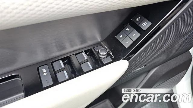 Land Rover Range Rover Velar Range Rover Velar 2.0 P250 R-Dynamic SE — Фото автомобиля 12