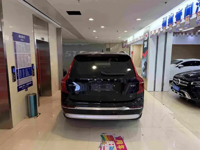 Volvo XC90 — Фото автомобиля 3