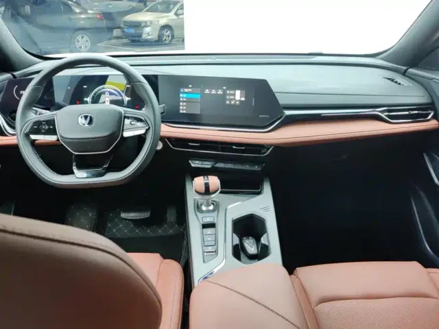 Changan X5 Plus — Фото автомобиля 12
