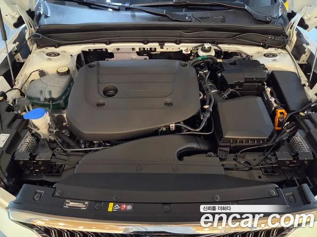 Вольво XC40 — Фото автомобиля 6
