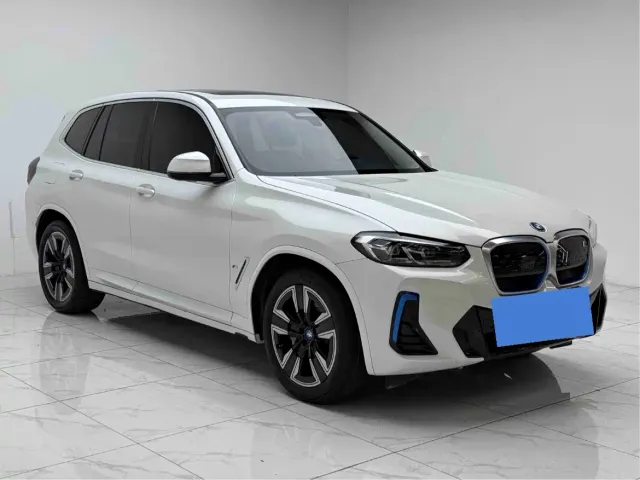 BMW iX3 — Фото автомобиля 3